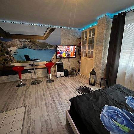 Monfas Apartment Provence In プラハ エクステリア 写真