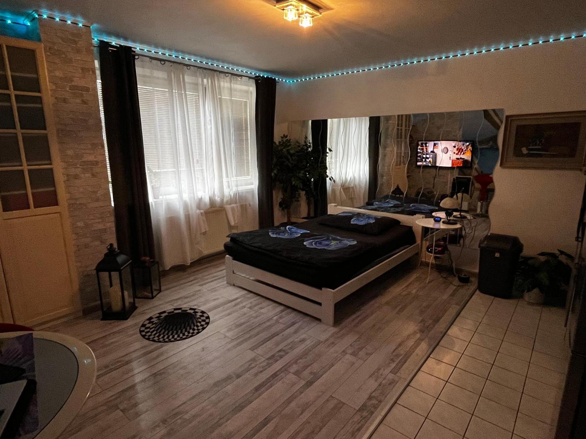 Monfas Apartment Provence In プラハ エクステリア 写真