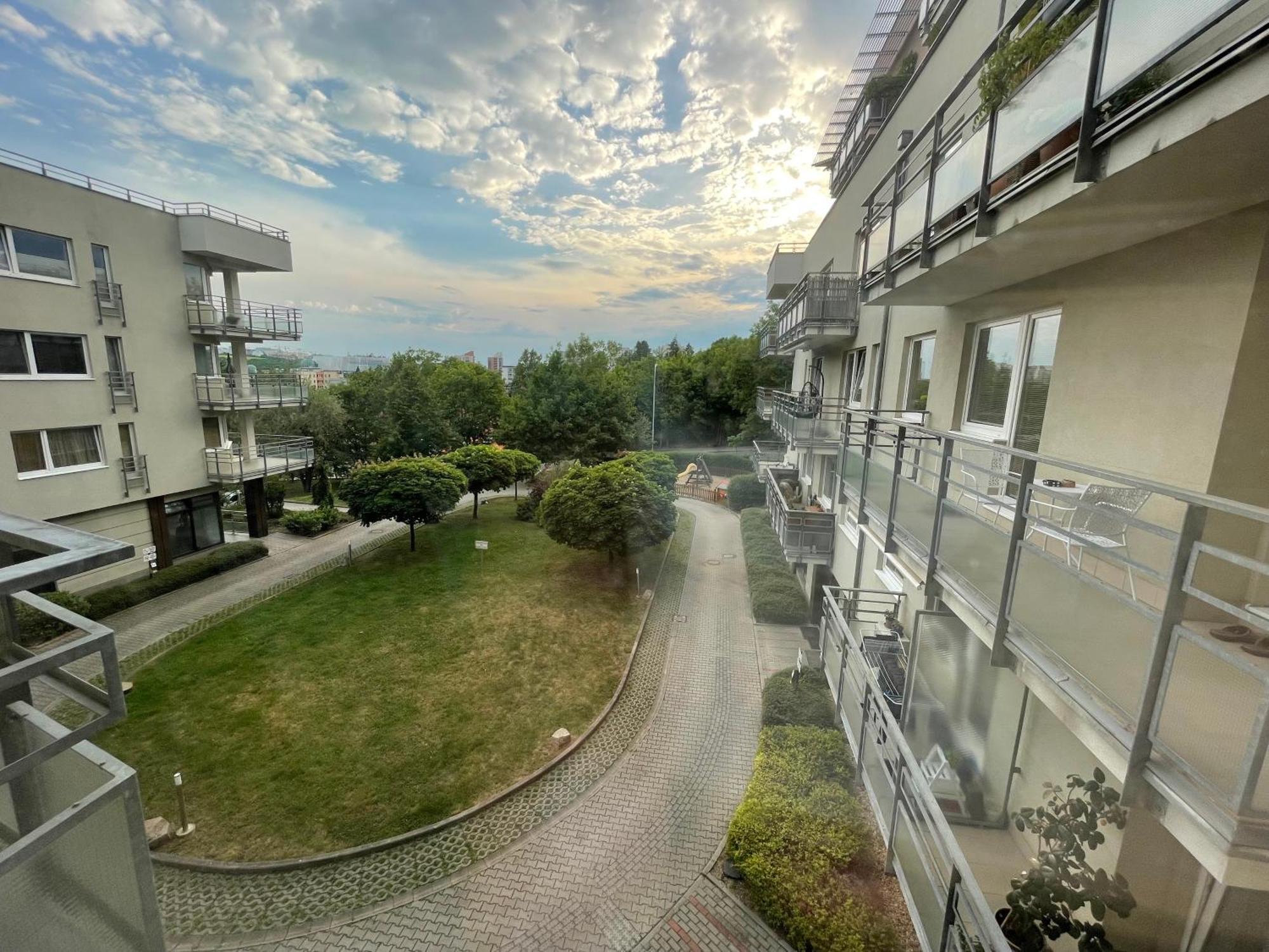 Monfas Apartment Provence In プラハ エクステリア 写真