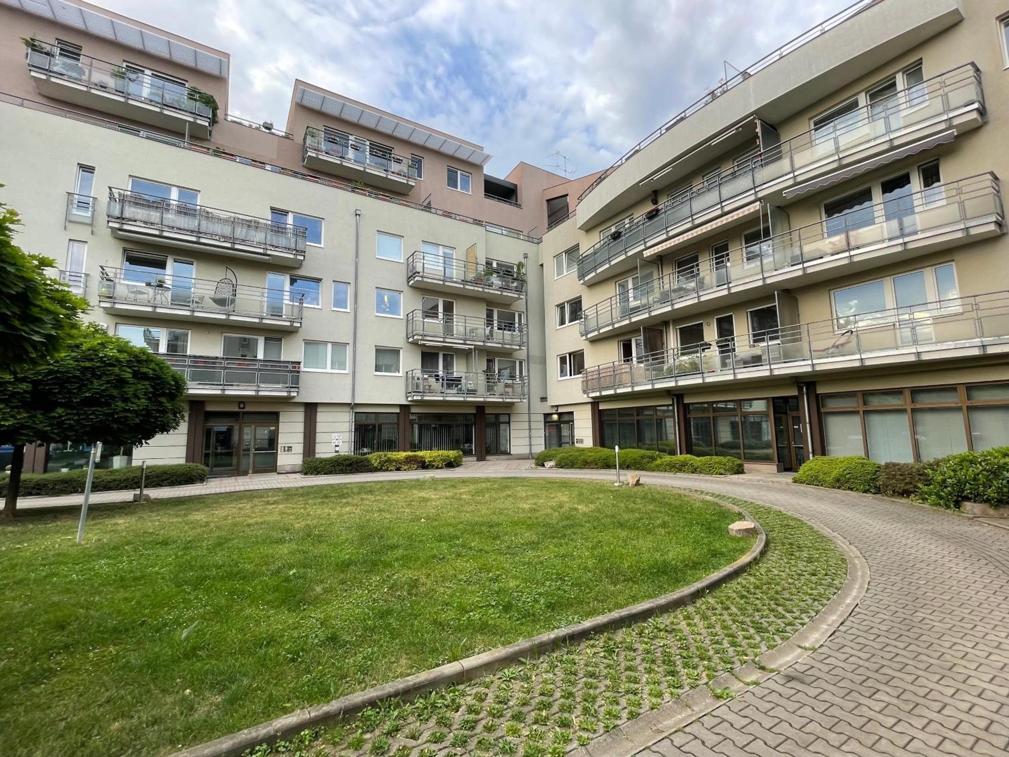 Monfas Apartment Provence In プラハ エクステリア 写真